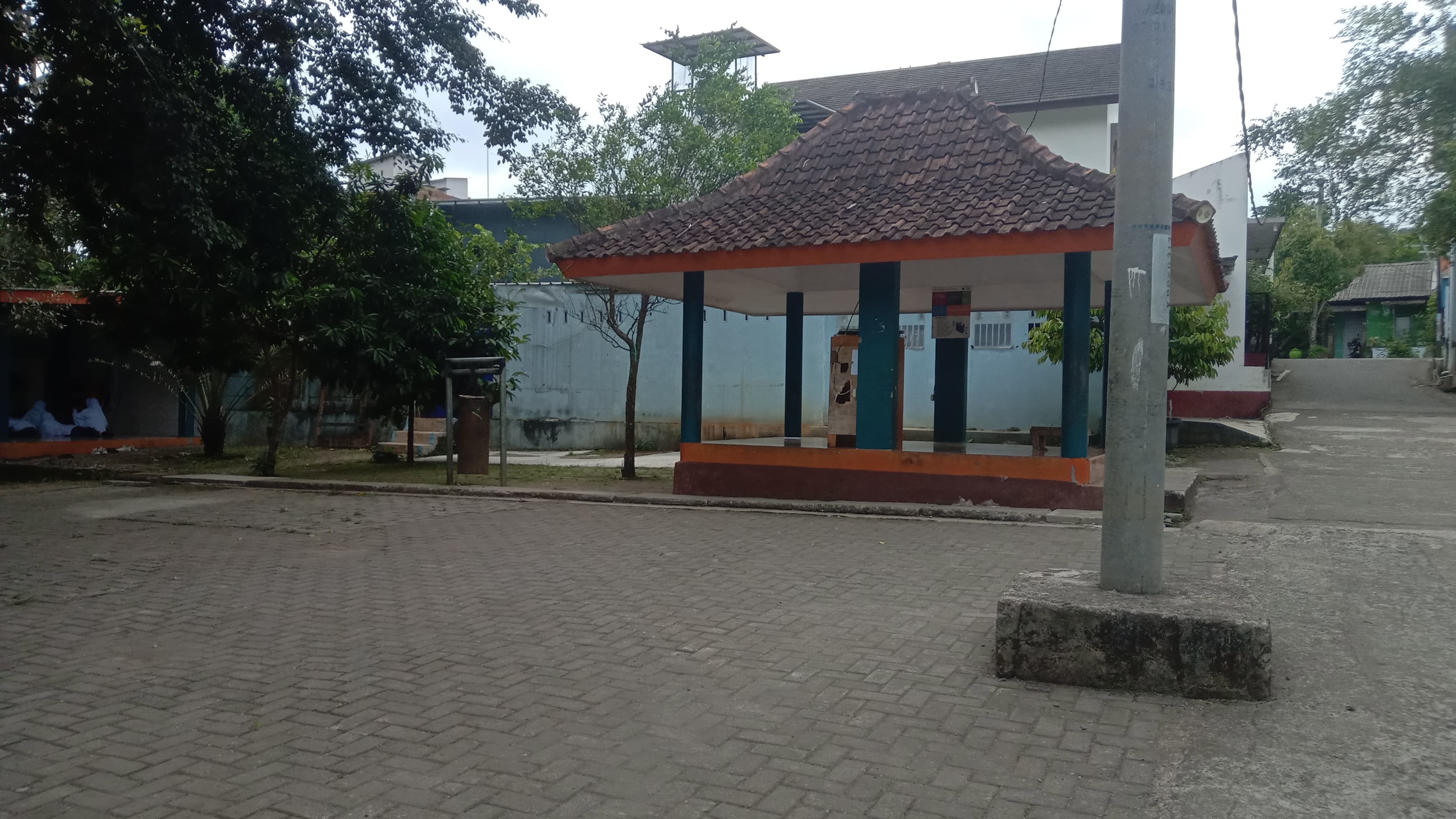 Area Belajar Outdoor (Gazebo)