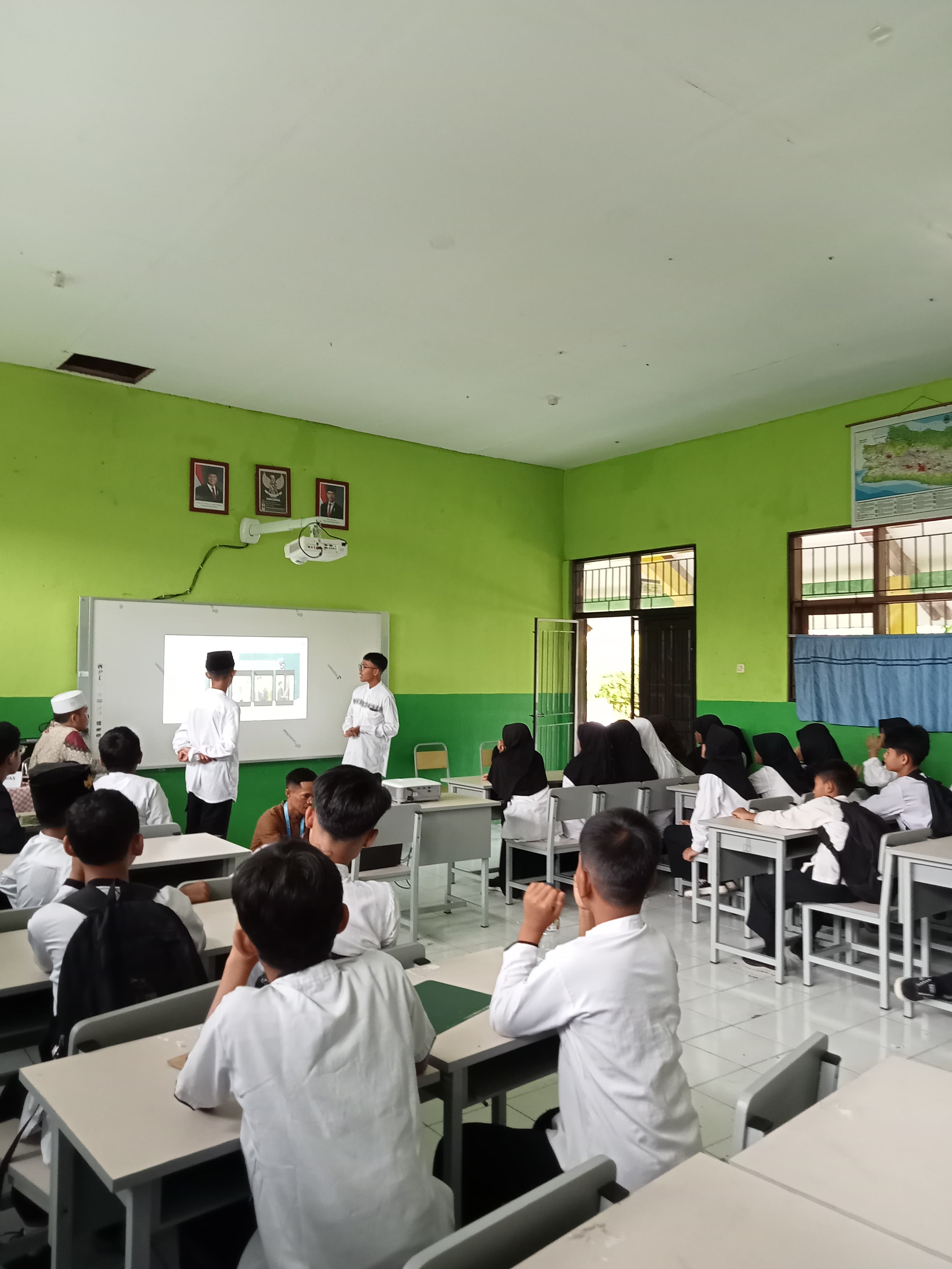 Kegiatan Sosialisasi SMP Islamic Leader School ke Sekolah-Sekolah Dasar yang ada di Kota Tasikmalaya dan sekitarnya