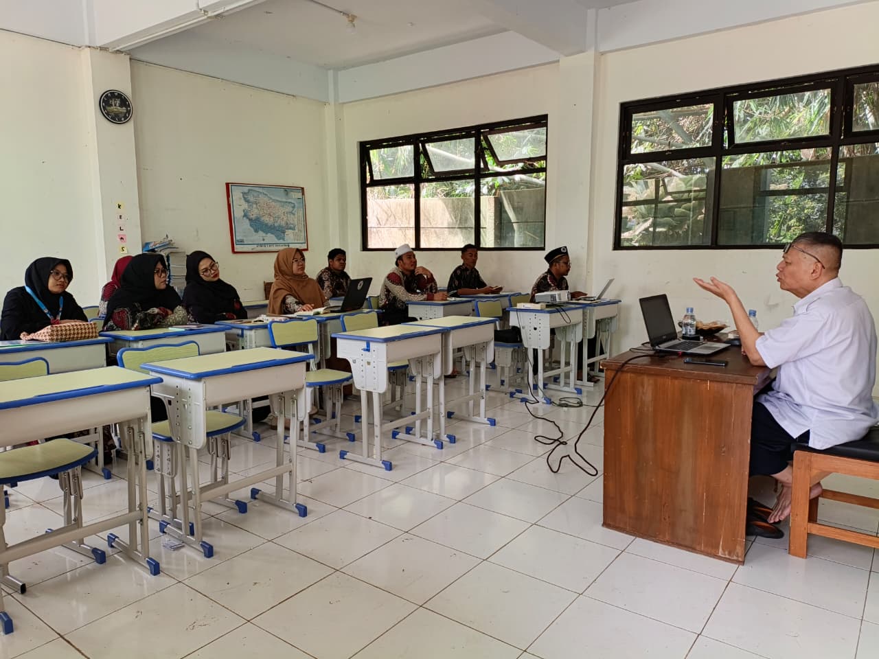 Pendampingan Pelaporan Implementasi AI, Rapor Pendidikan 2025, dan Gerakan 7 Kebiasaan Anak Indonesia Hebat di SMP Islamic Leader School oleh Pengawas Pembina